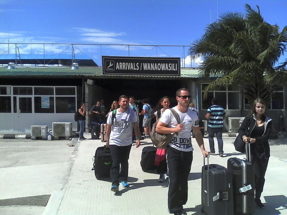 Honeymooners' horse riding